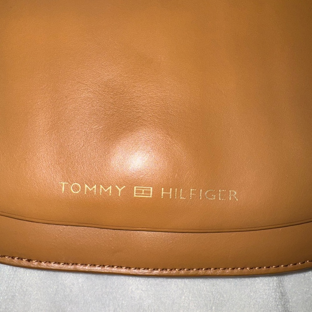 Tommy Hilfiger Leather Crossbody Bag in Camel Brown - Picture 3 of 9